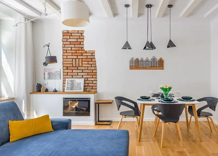 Old Town Gdansk, Sun & Snow