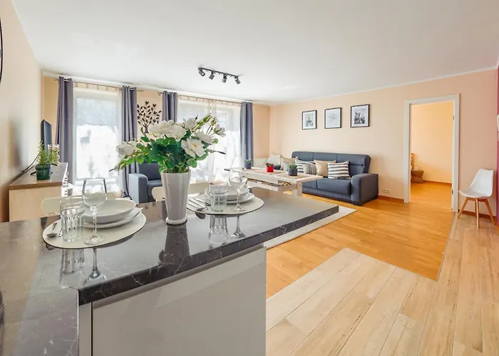 Old Town Gdansk, Sun & Snow