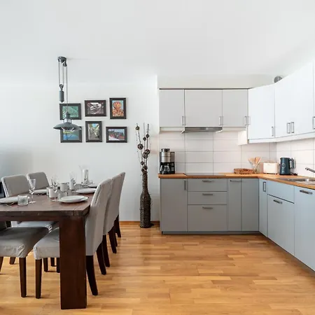 Old Town Gdansk, Sun & Snow